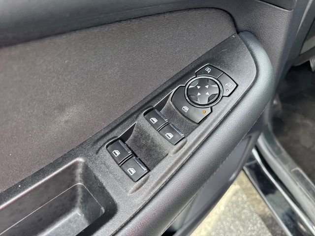 Used 2019 Ford Edge SE image 11