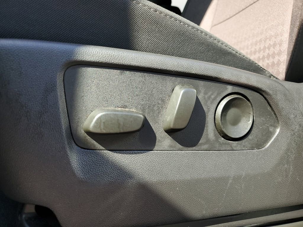 Used 2025 Chevrolet Silverado 2500 LT w/ Convenience Package image 16