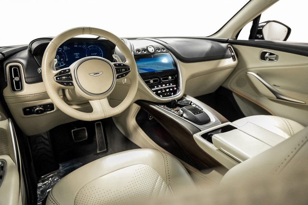 Used 2021 Aston Martin DBX image 31