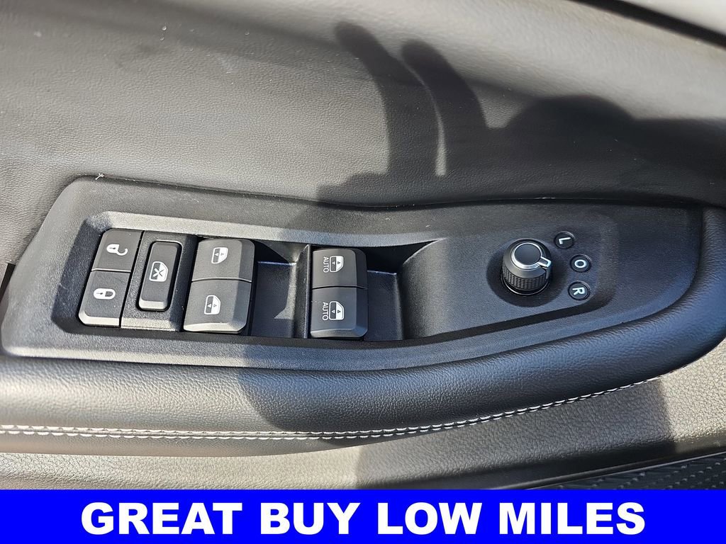 Used 2023 Jeep Grand Cherokee Limited w/ Luxury Tech Group II image 29