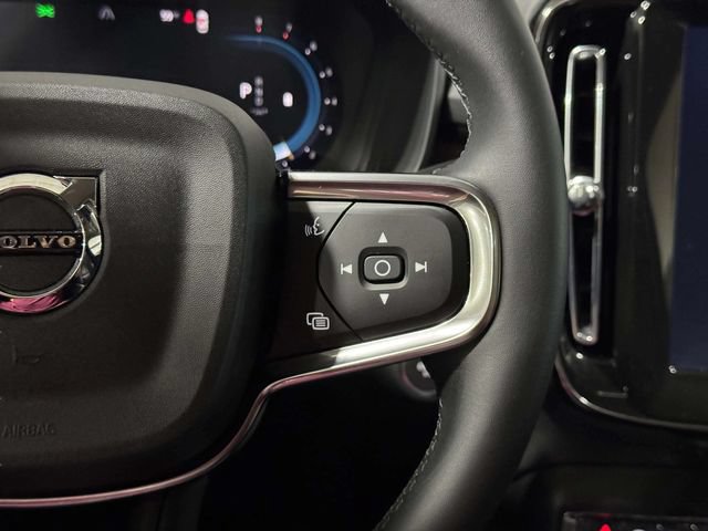 Used 2025 Volvo XC40 B5 Core AWD/4WD image 21