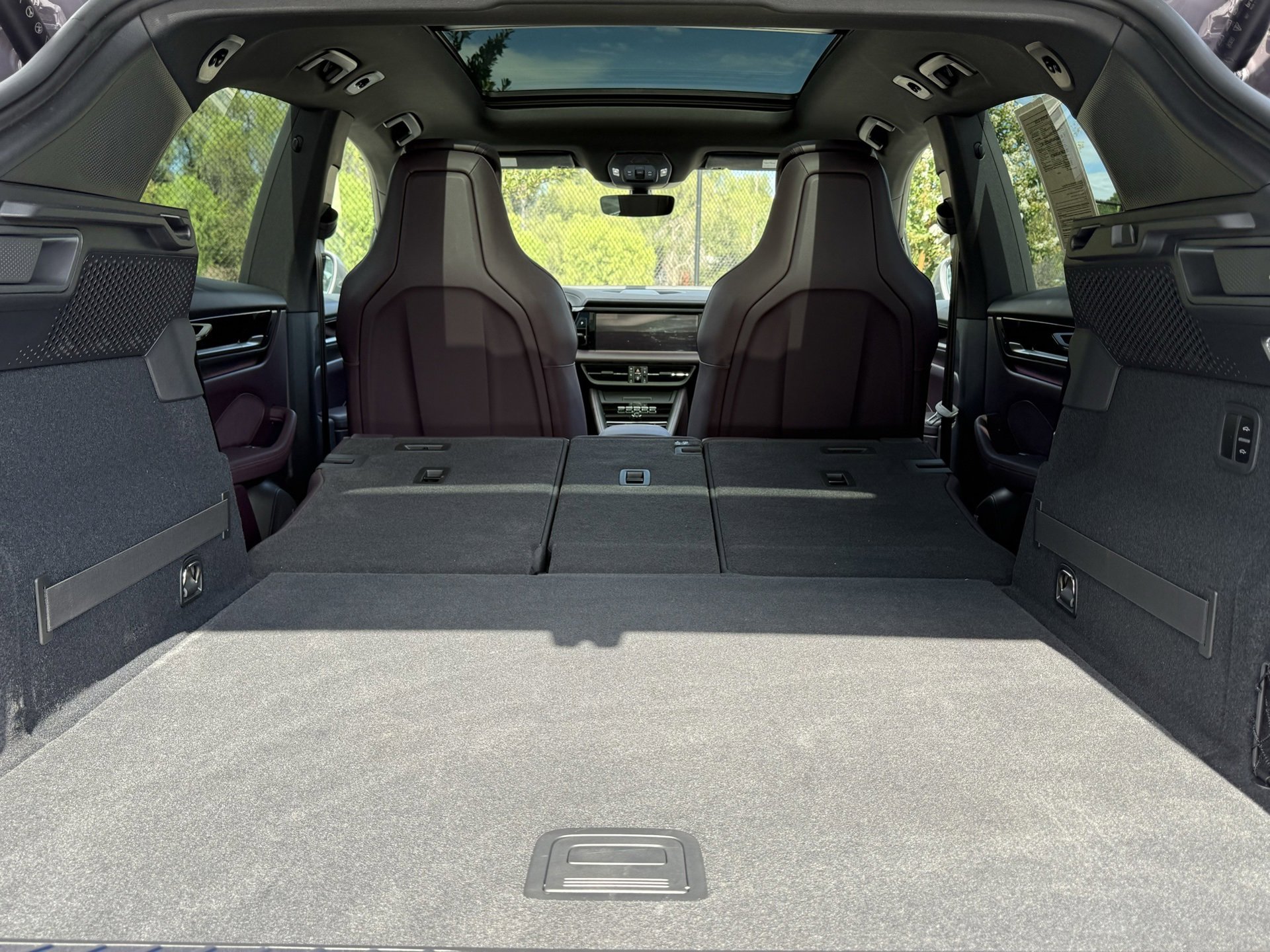 Used 2025 Porsche Macan Electric image 35