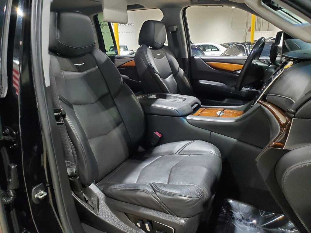 Used 2019 Cadillac Escalade ESV Luxury RWD image 13