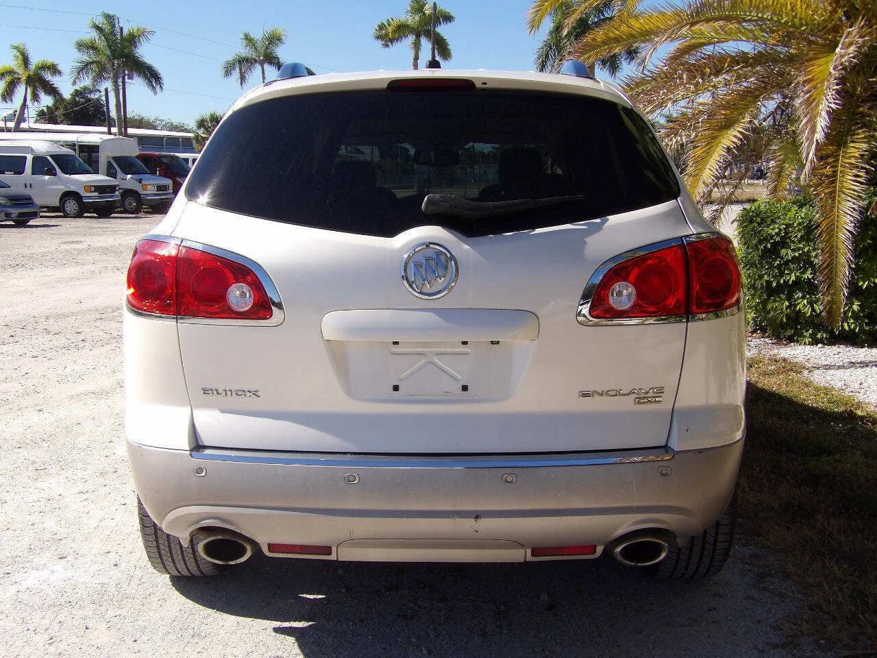 Used 2011 Buick Enclave CXL image 6