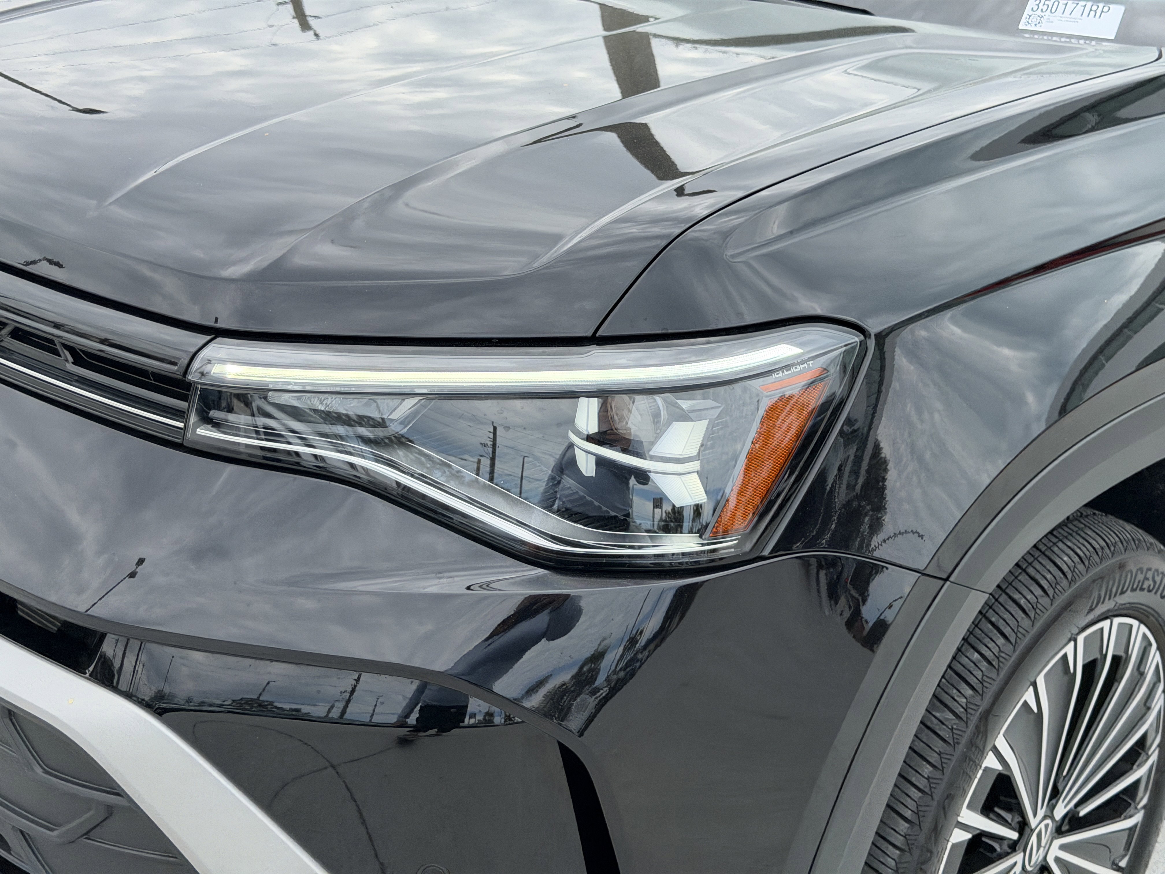 Used 2025 Volkswagen Taos SE image 8