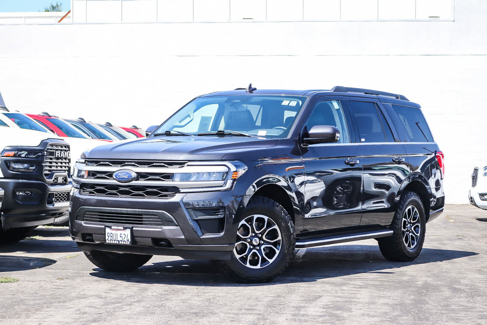 Used 2022 Ford Expedition XLT AWD/4WD image 1