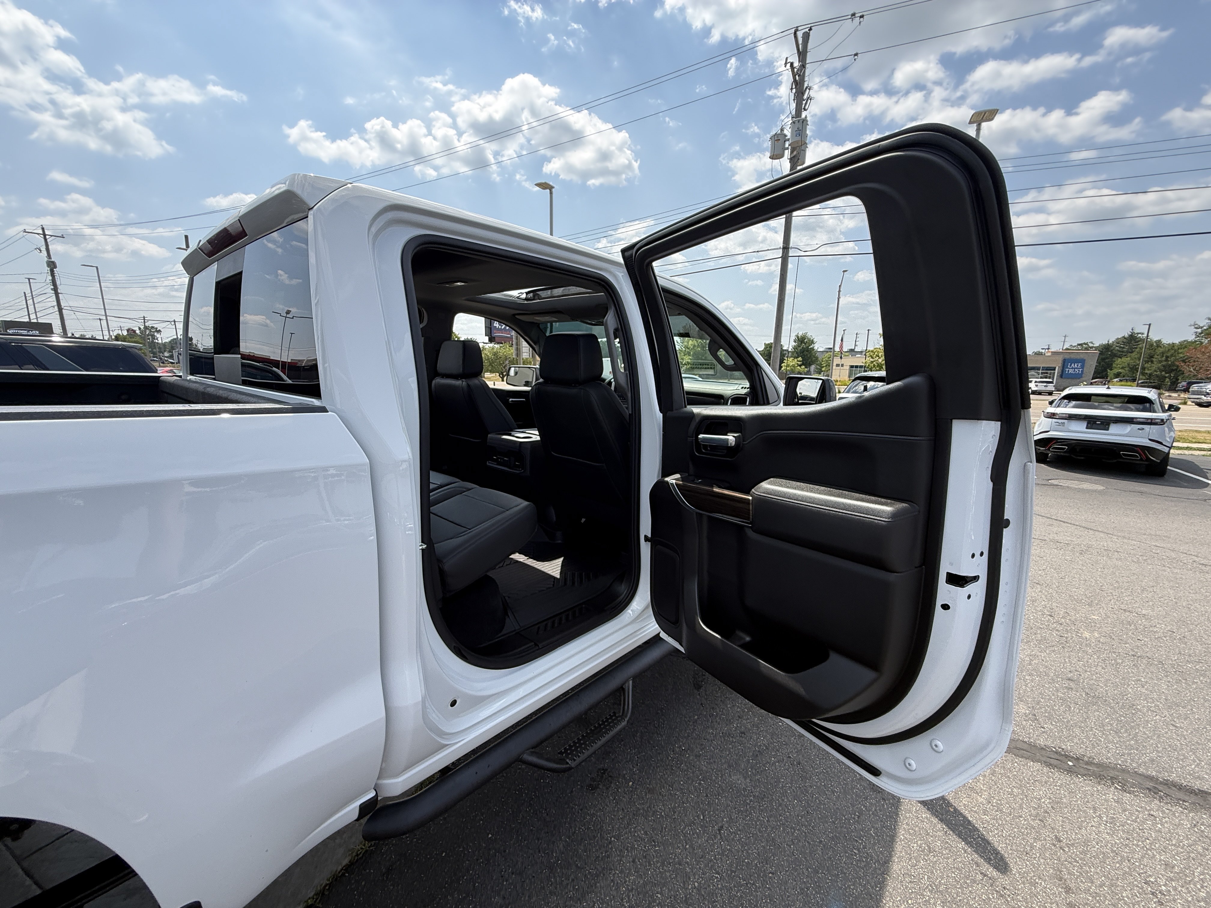 Used 2021 Chevrolet Silverado 1500 LT Trail Boss w/ Convenience Package II AWD/4WD image 35