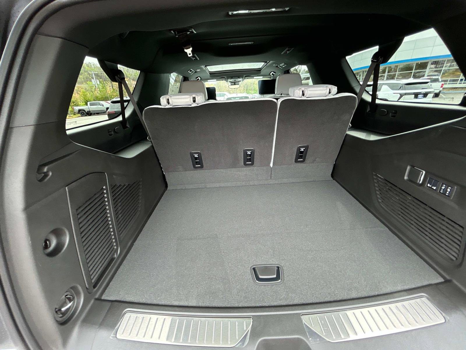 New 2025 Chevrolet Suburban Premier image 17