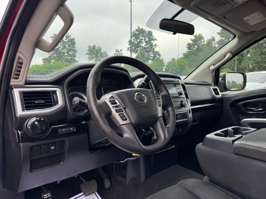 Used 2017 Nissan Titan SV AWD/4WD image 14