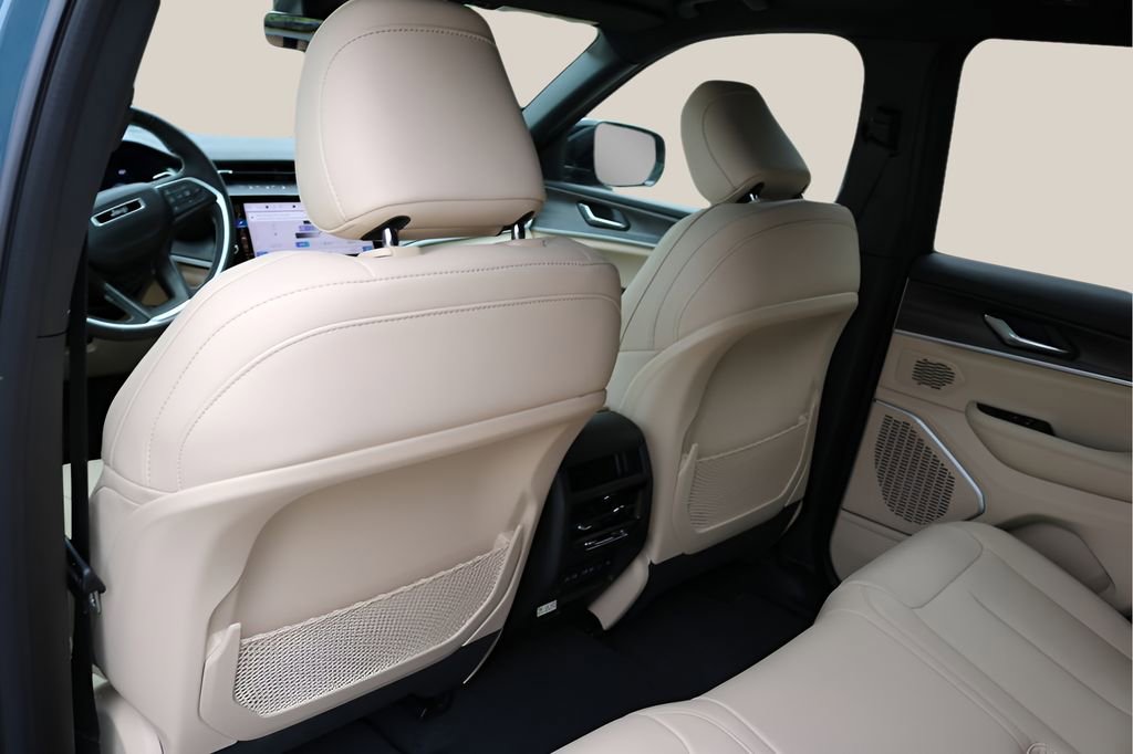 New 2026 Jeep Grand Cherokee Limited RWD image 14