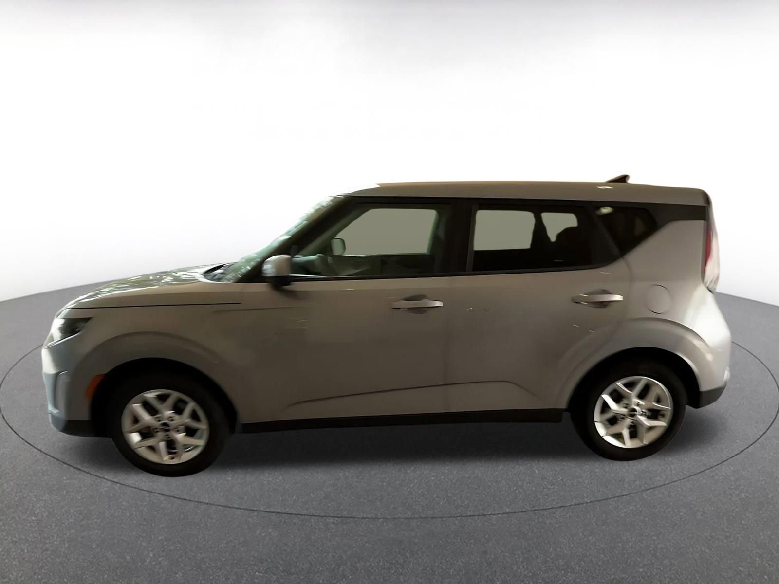 Used 2025 Kia Soul LX w/ LX Technology Package image 8