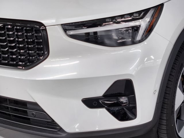 Certified 2026 Volvo XC40 B5 Plus AWD/4WD image 11