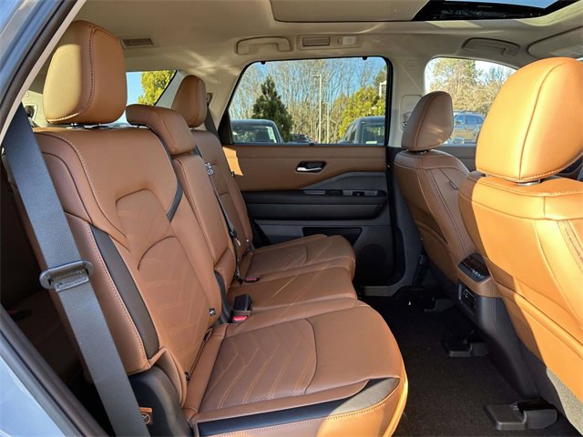 New 2025 Nissan Pathfinder Platinum w/ Cargo Package image 11