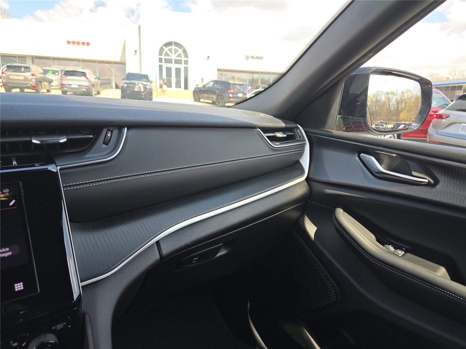 Used 2023 Jeep Grand Cherokee Altitude image 21