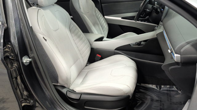 Certified 2023 Hyundai Elantra Limited FWD image 24