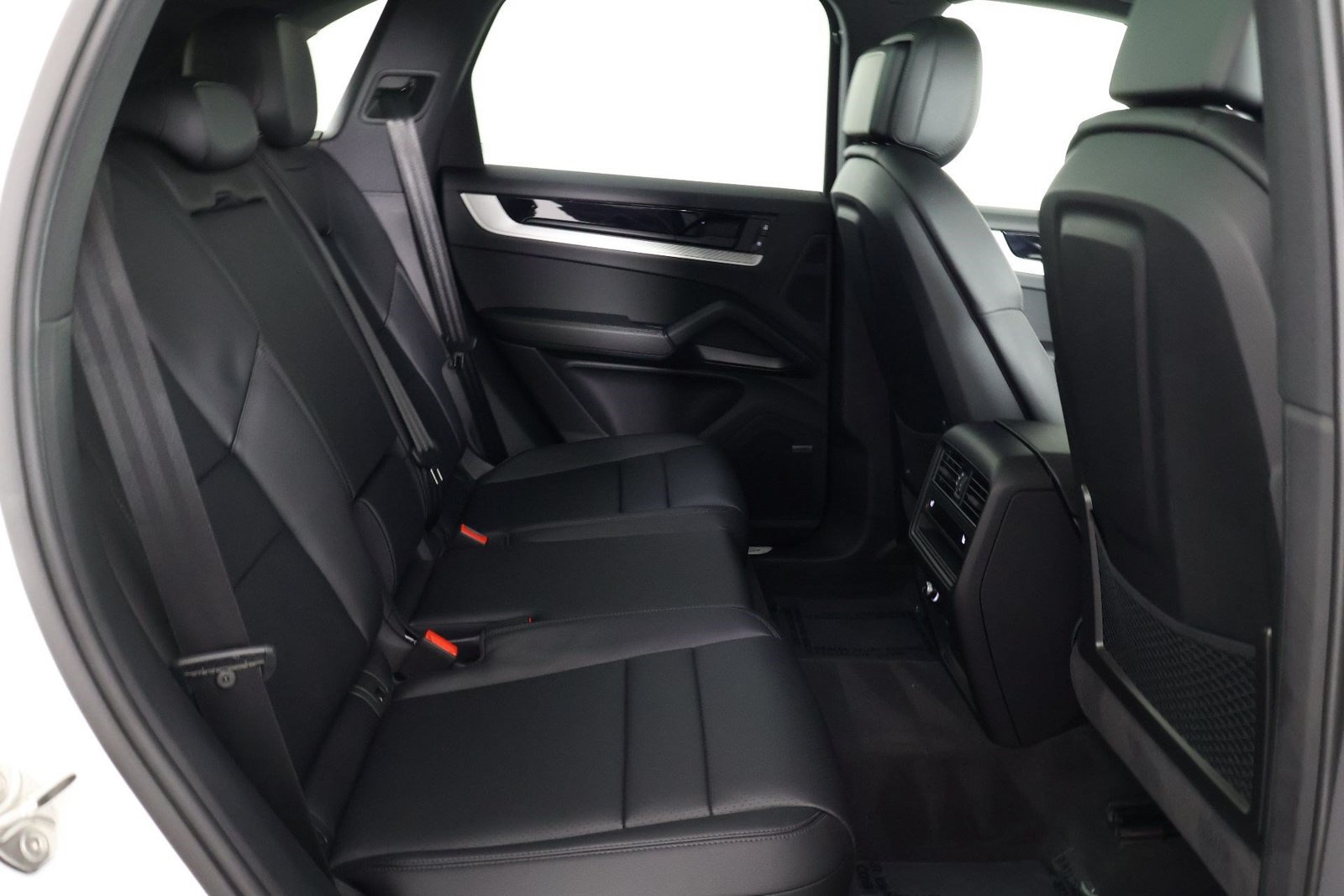 Certified 2026 Porsche Cayenne AWD/4WD image 32