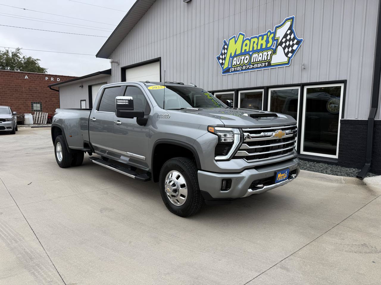 Used 2025 Chevrolet Silverado 3500 High Country w/ High Country Premium Package AWD/4WD image 1