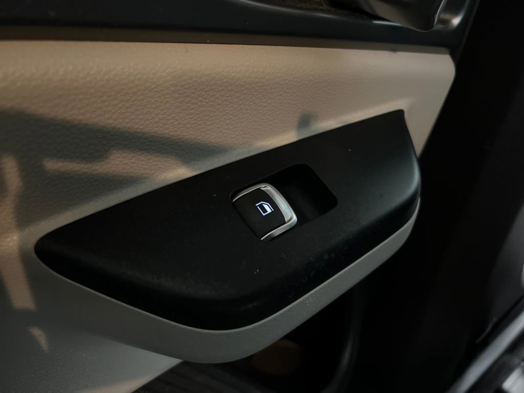 Used 2024 Kia Carnival LX image 19