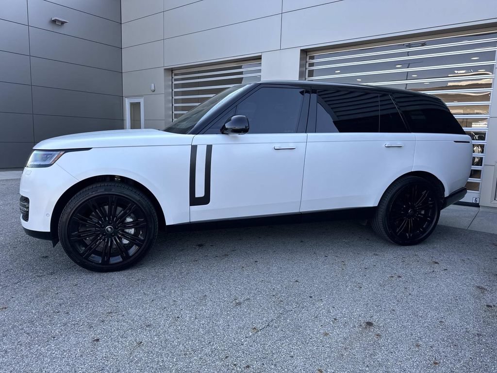 Used 2025 Land Rover Range Rover Long Wheelbase SE AWD/4WD image 3