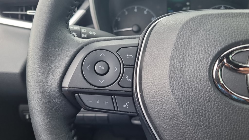 Used 2025 Toyota Corolla SE FWD image 38