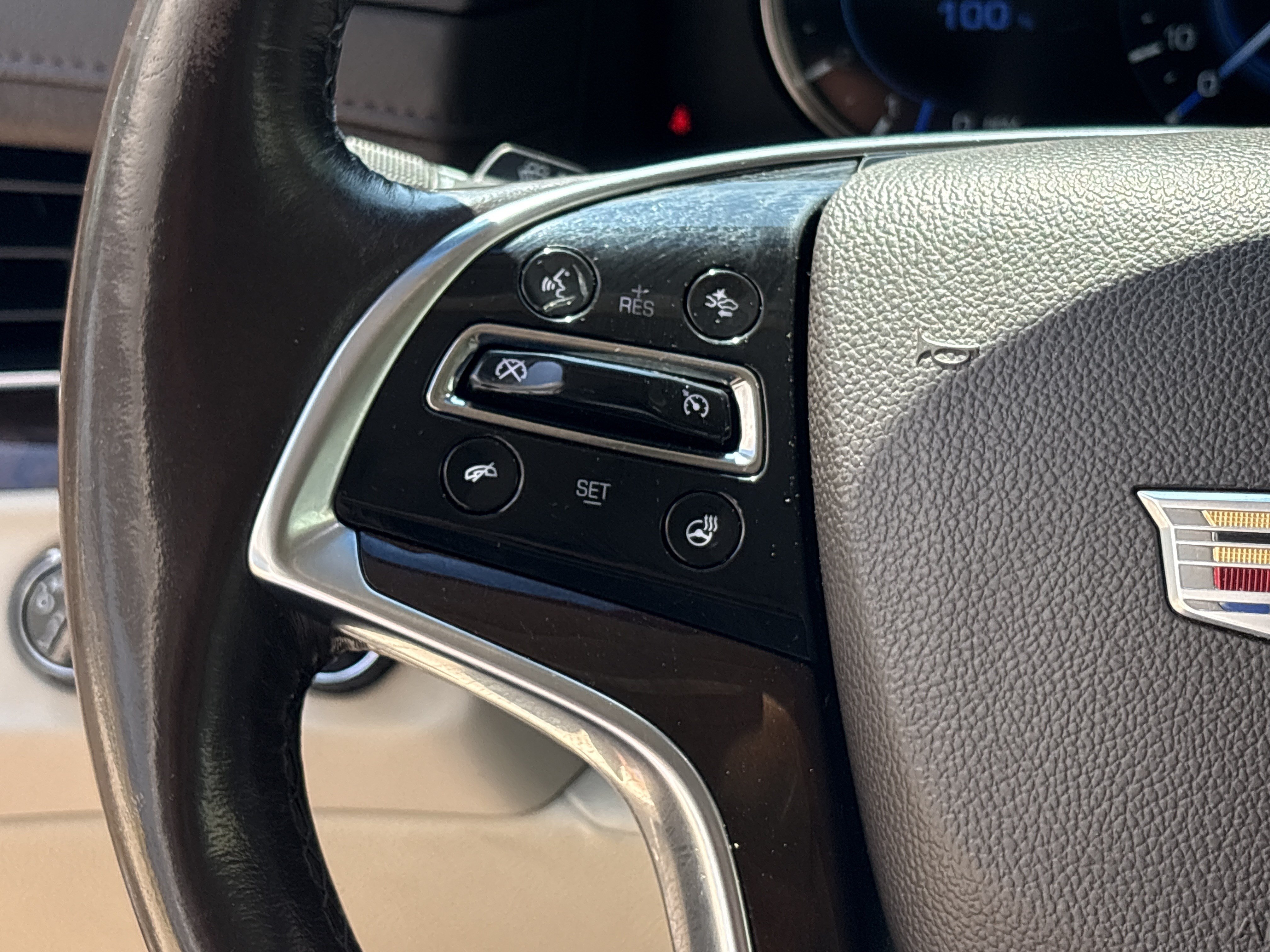 Used 2017 Cadillac Escalade Luxury AWD/4WD image 19