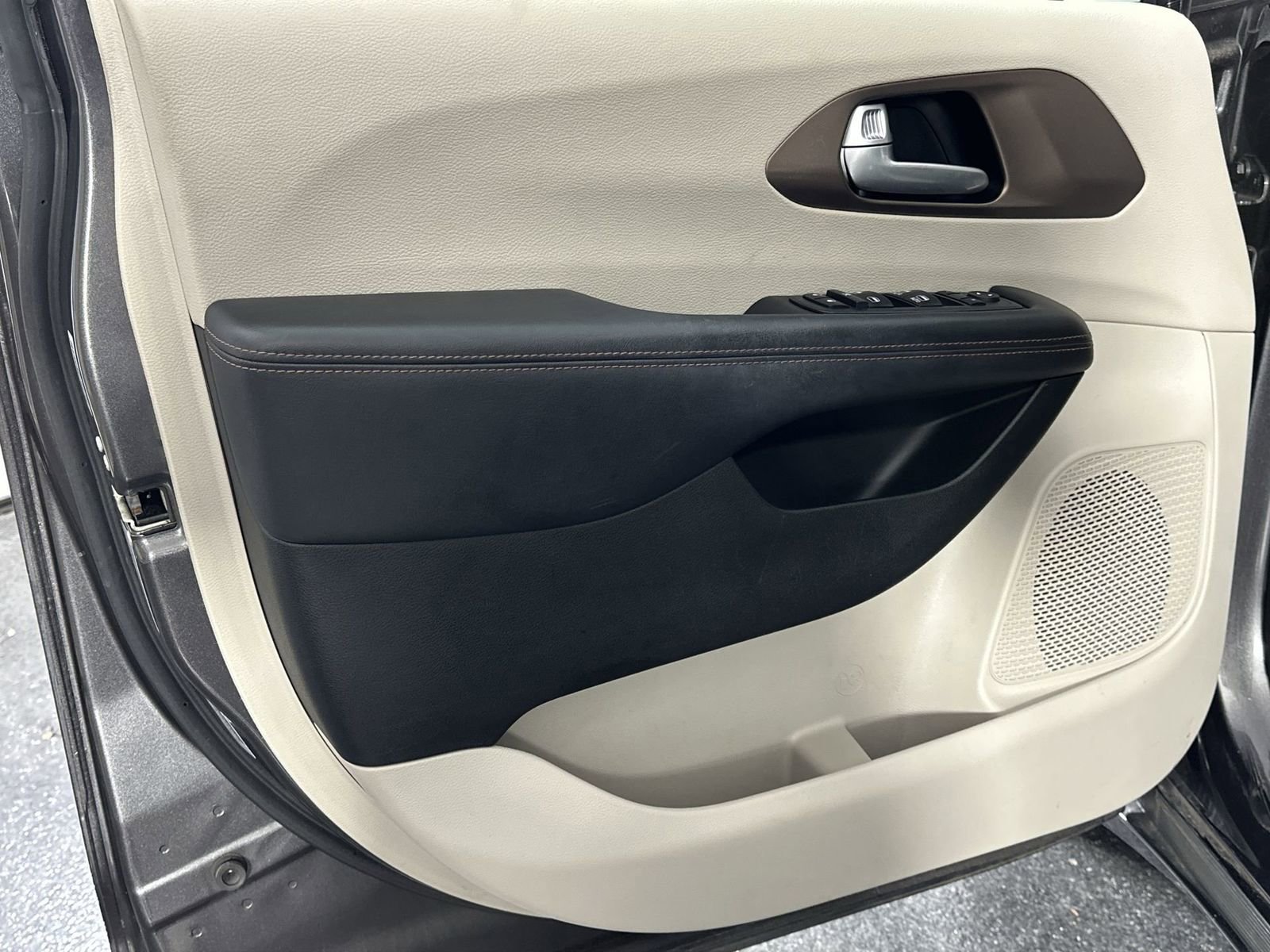 Used 2018 Chrysler Pacifica LX w/ Tire & Wheel Group image 33