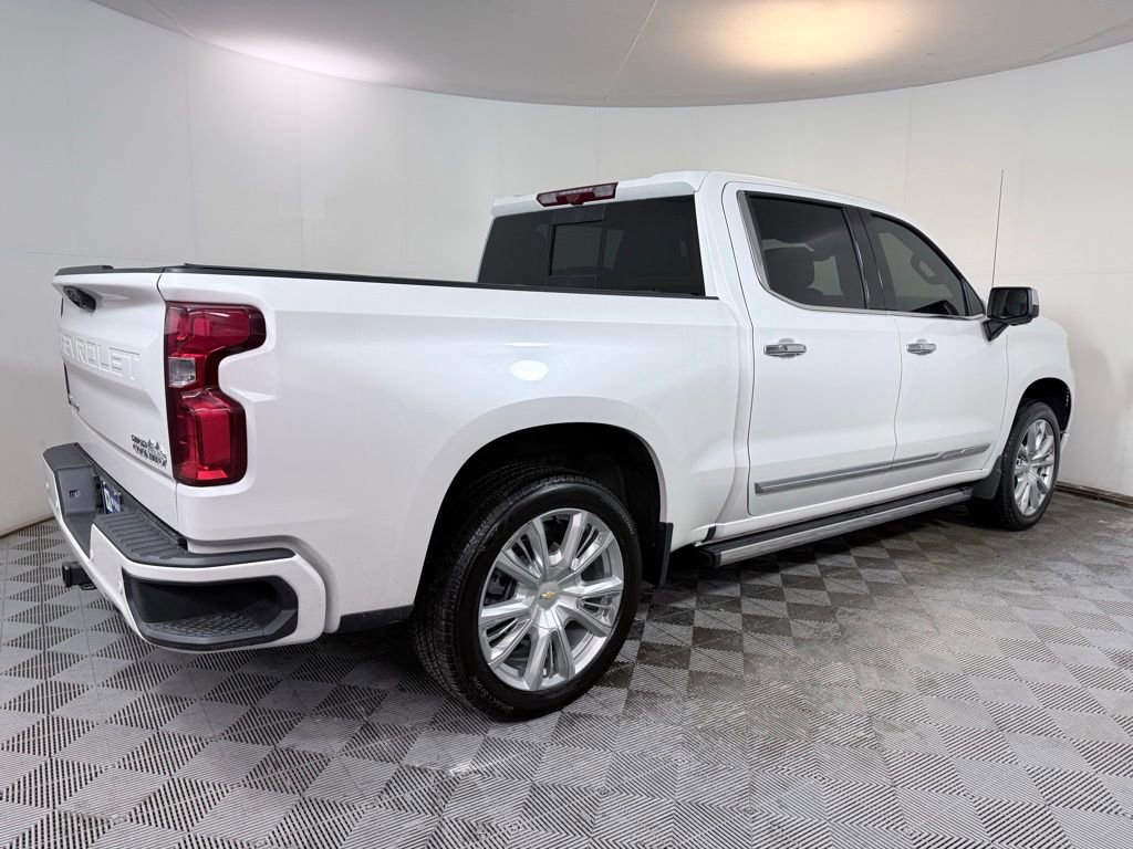 Used 2024 Chevrolet Silverado 1500 High Country w/ High Country Premium Package AWD/4WD image 7