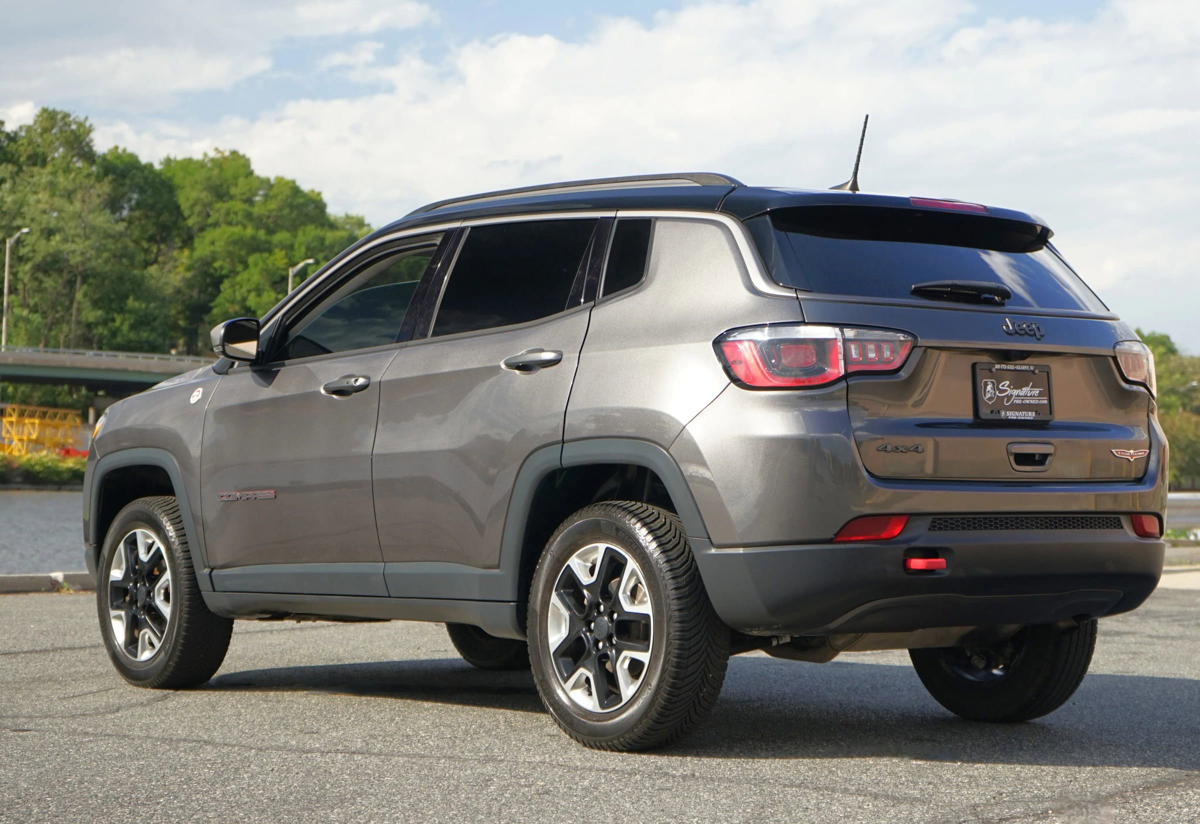 Used 2018 Jeep Compass Trailhawk image 3