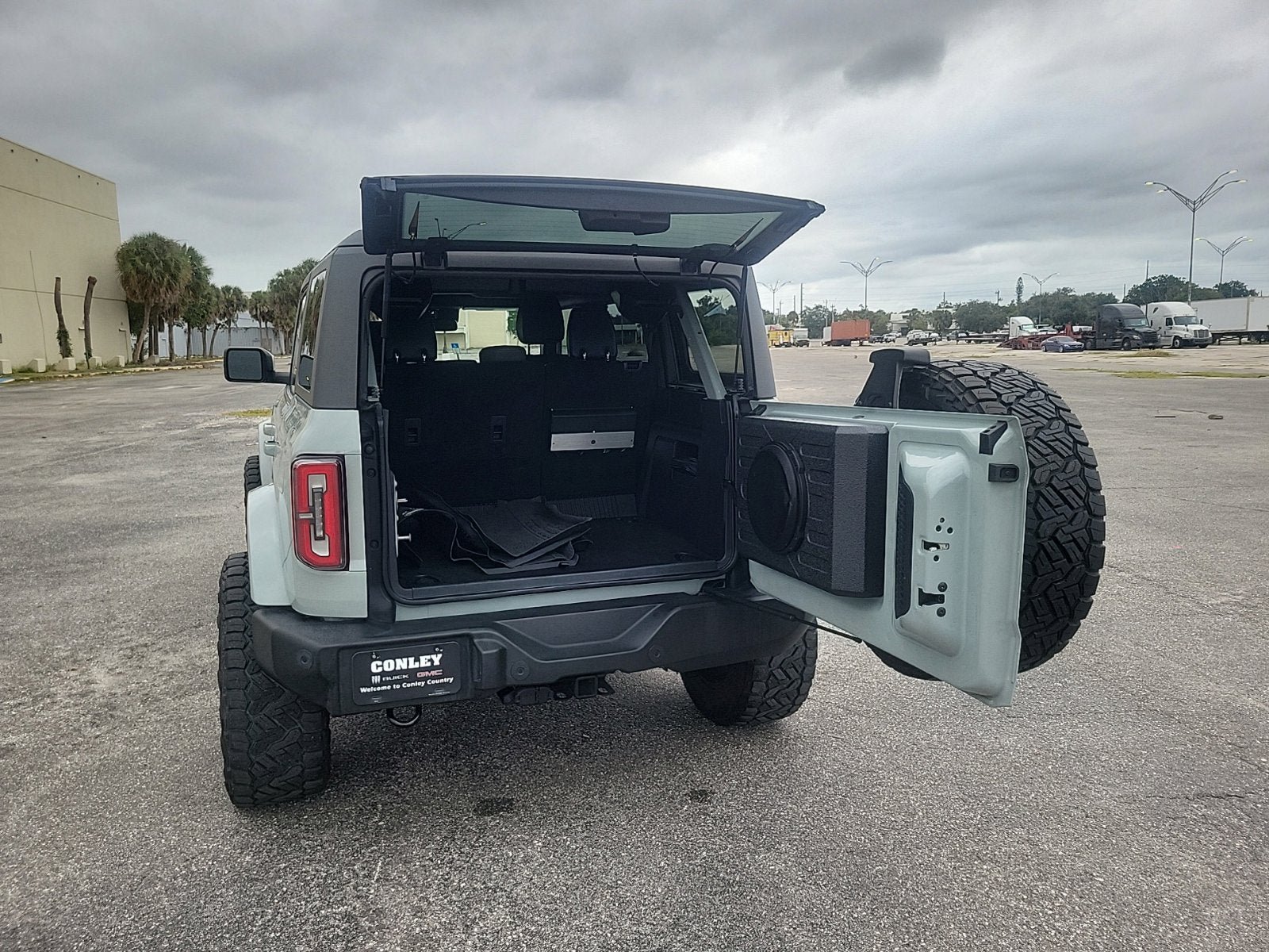 Used 2022 Ford Bronco Outer Banks AWD/4WD image 9