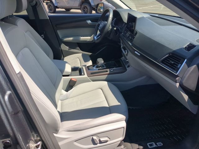 Used 2022 Audi Q5 2.0T Premium w/ Convenience Package AWD/4WD image 19