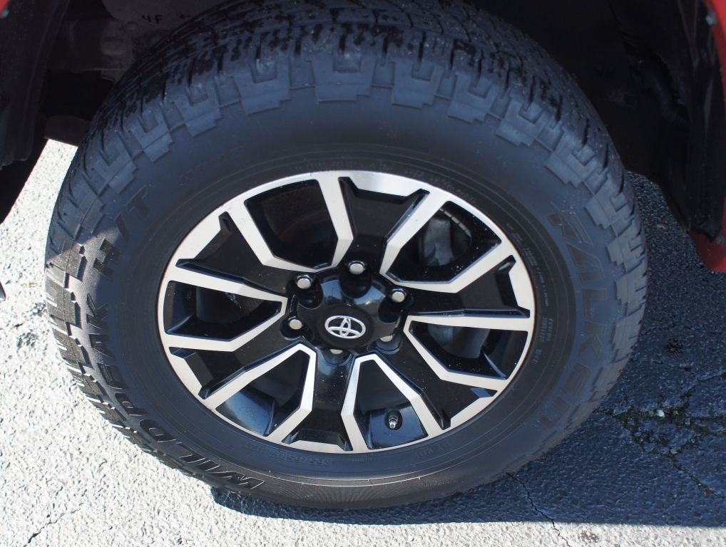 Used 2020 Toyota Tacoma TRD Sport w/ Technology Package RWD image 24
