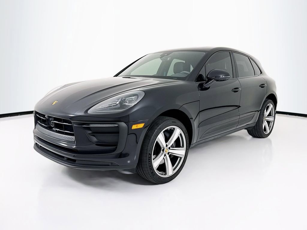 Certified 2025 Porsche Macan AWD/4WD image 1