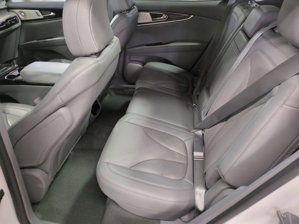 Certified 2022 Lincoln Nautilus Reserve w/ Equipment Group 202A image 27