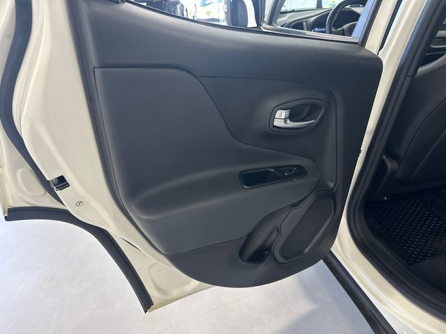Used 2022 Jeep Renegade Limited AWD/4WD image 30