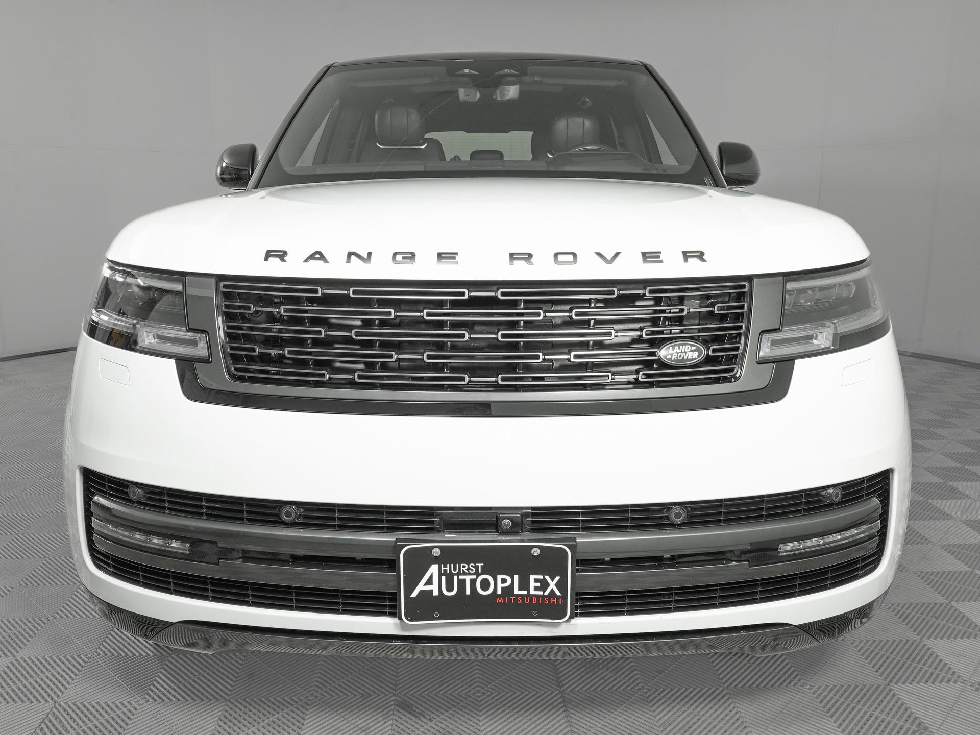 Used 2025 Land Rover Range Rover SE image 2