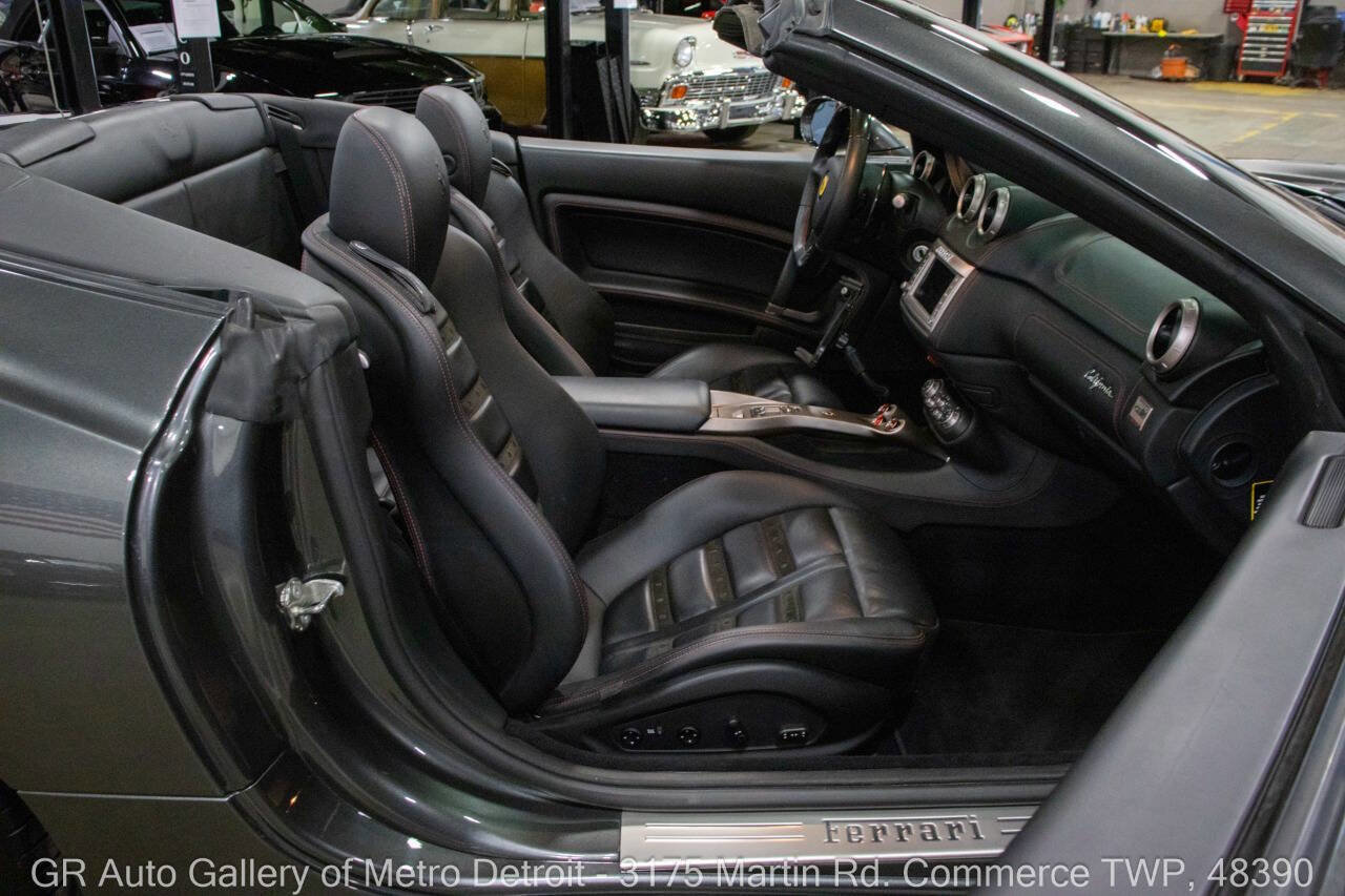Used 2010 Ferrari California RWD image 39