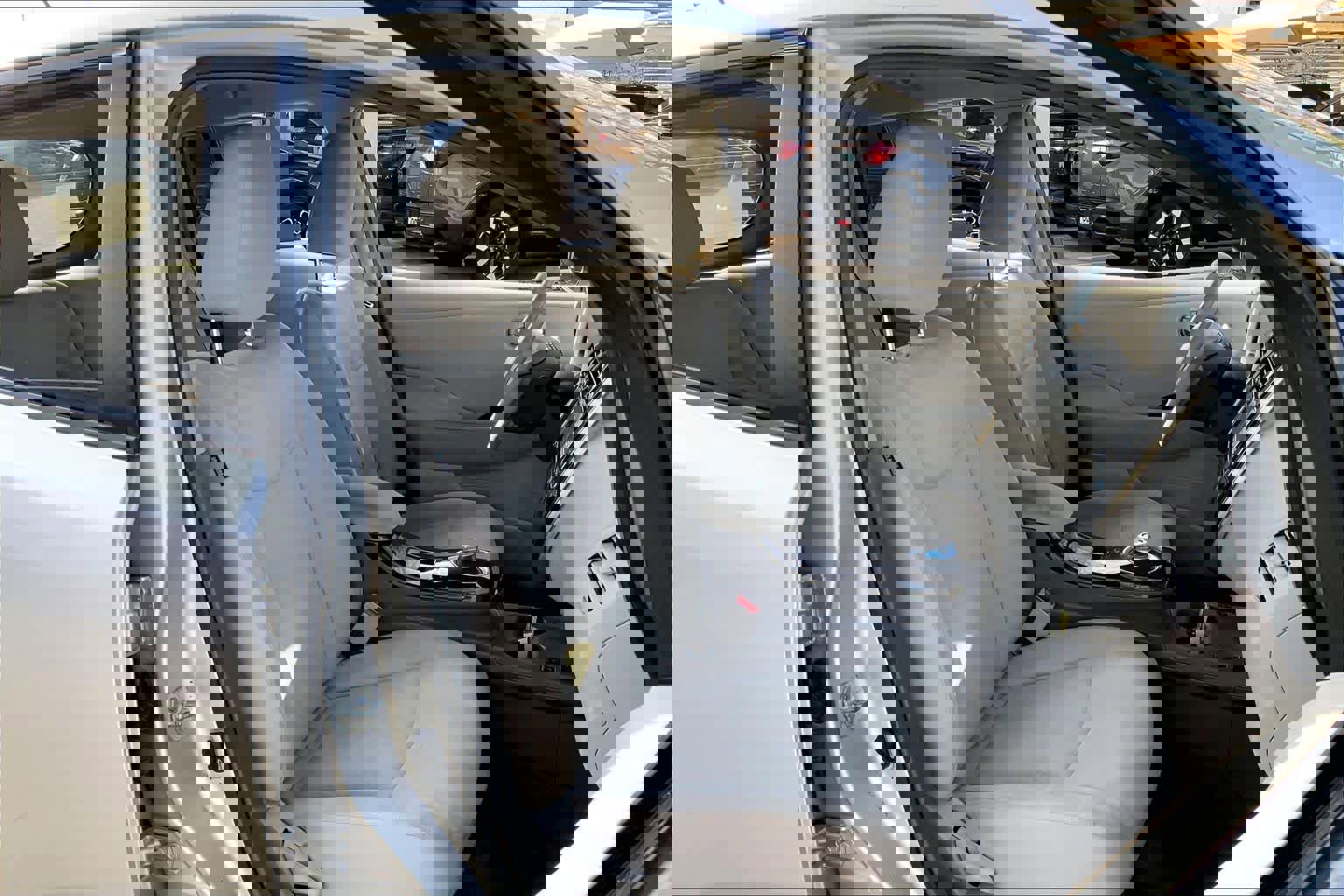 Used 2012 Nissan Leaf SL image 8