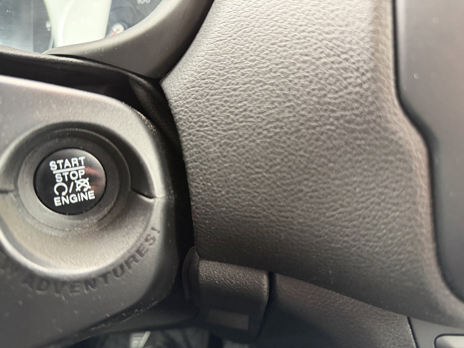 Used 2017 Jeep Renegade Latitude w/ Cold Weather Group image 34