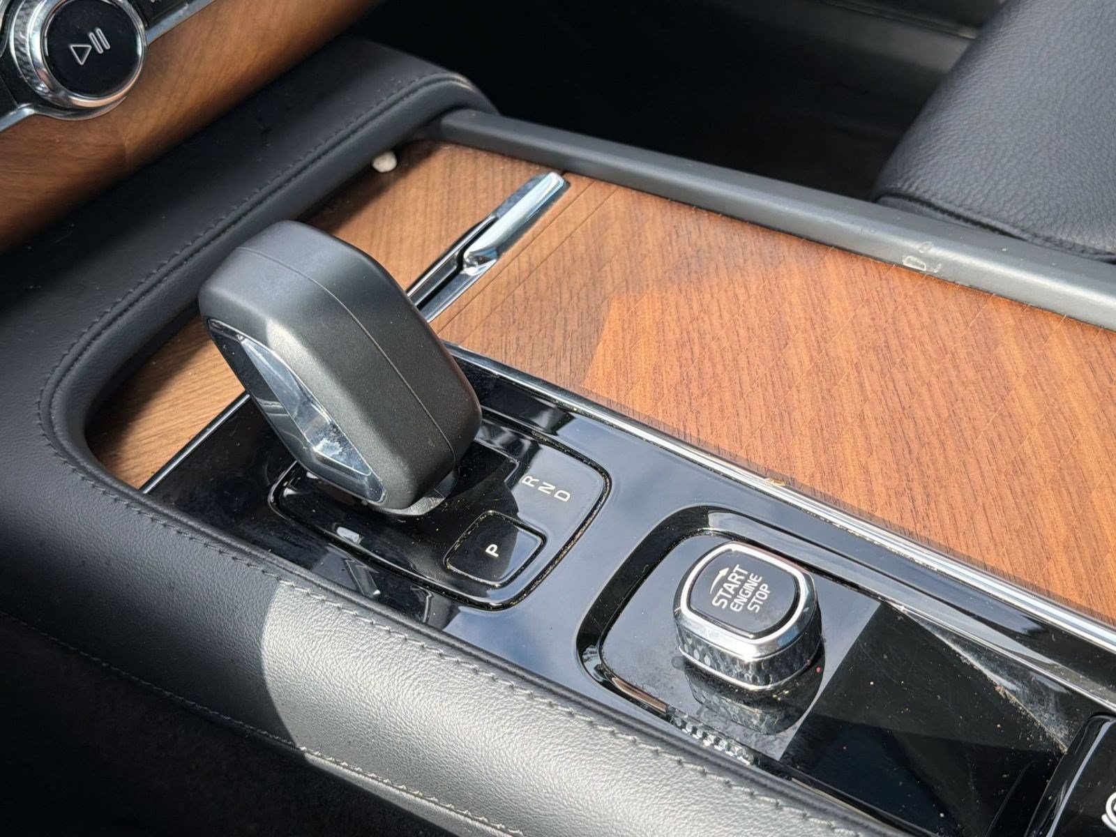 Certified 2023 Volvo XC90 B6 Plus AWD/4WD image 16
