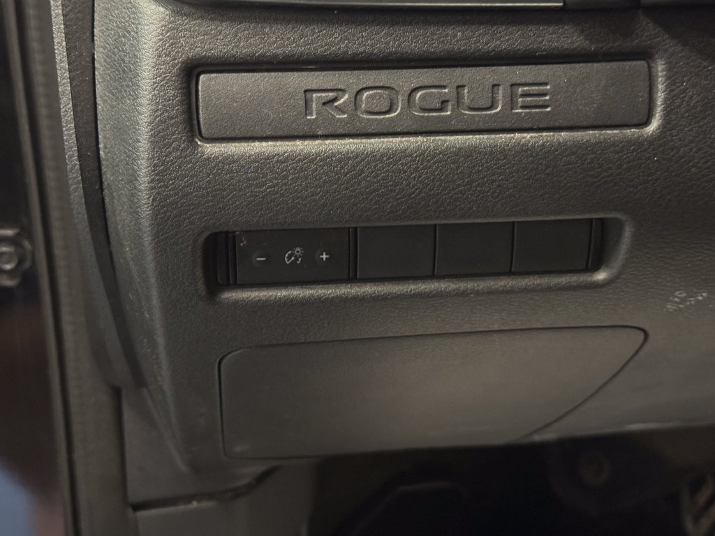 Used 2023 Nissan Rogue S AWD/4WD image 18