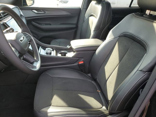 New 2025 Jeep Grand Cherokee Altitude image 14