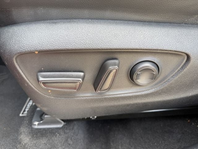 Used 2023 Toyota Highlander XSE FWD image 27