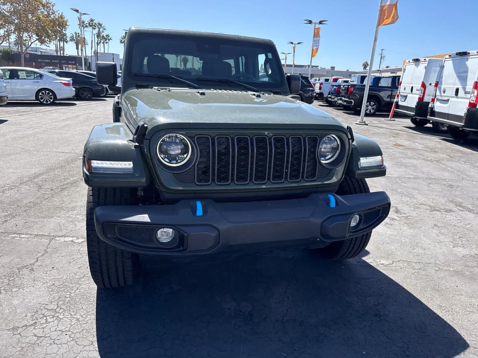 Used 2024 Jeep Wrangler Unlimited w/ Convenience Group AWD/4WD image 5