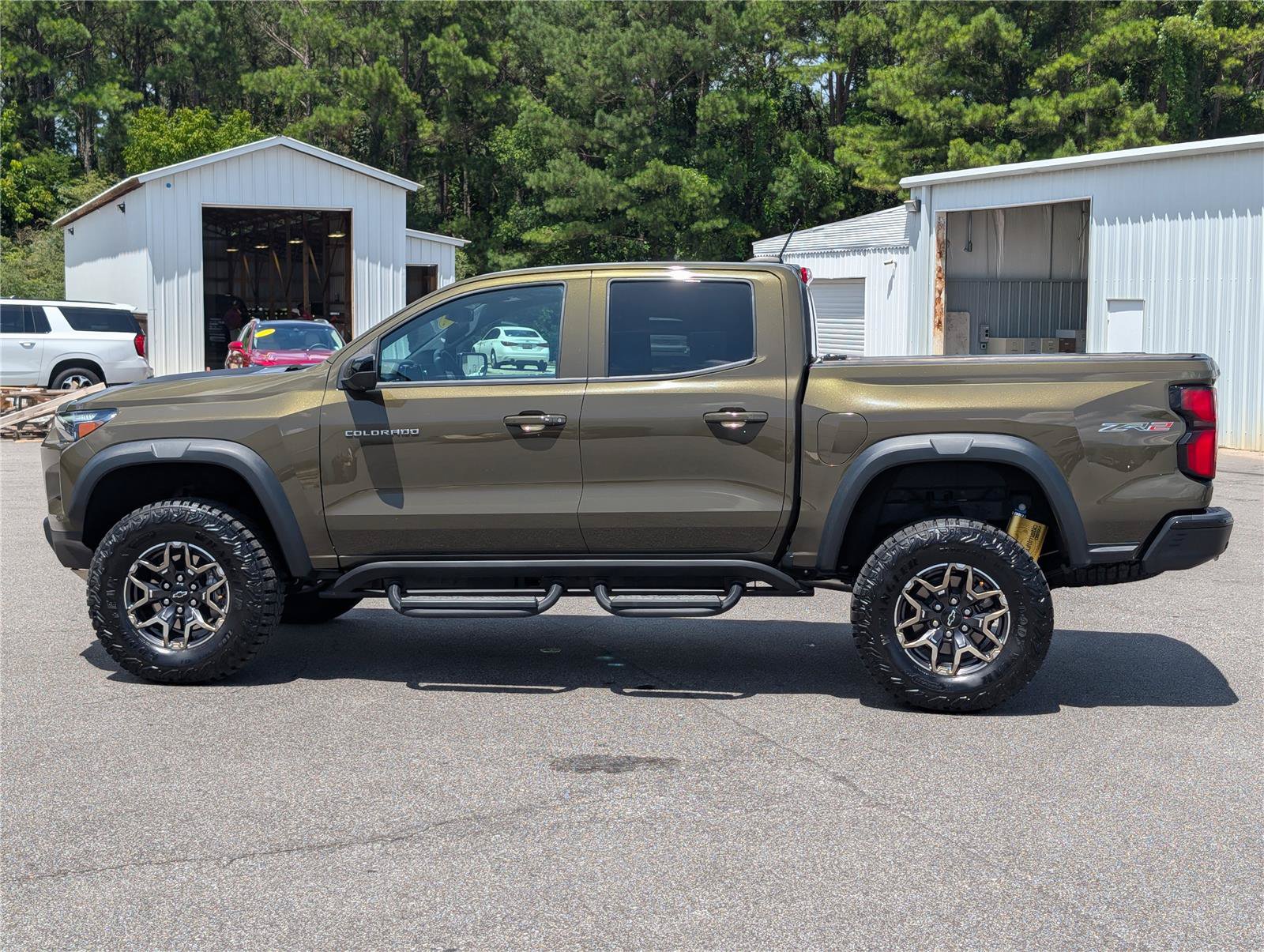 Used 2024 Chevrolet Colorado ZR2 w/ ZR2 Convenience Package III AWD/4WD image 13