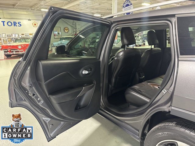 Used 2019 Jeep Cherokee Limited w/ Technology Group AWD/4WD image 13