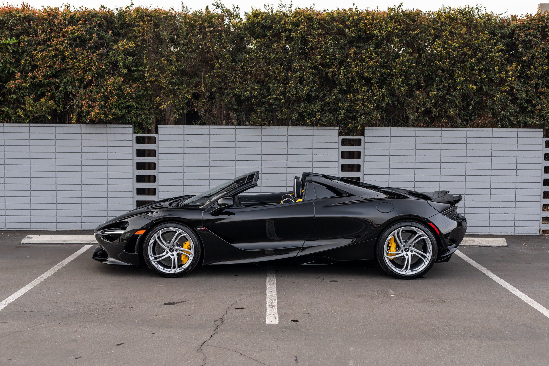 Used 2024 McLaren 750S Spider RWD image 19