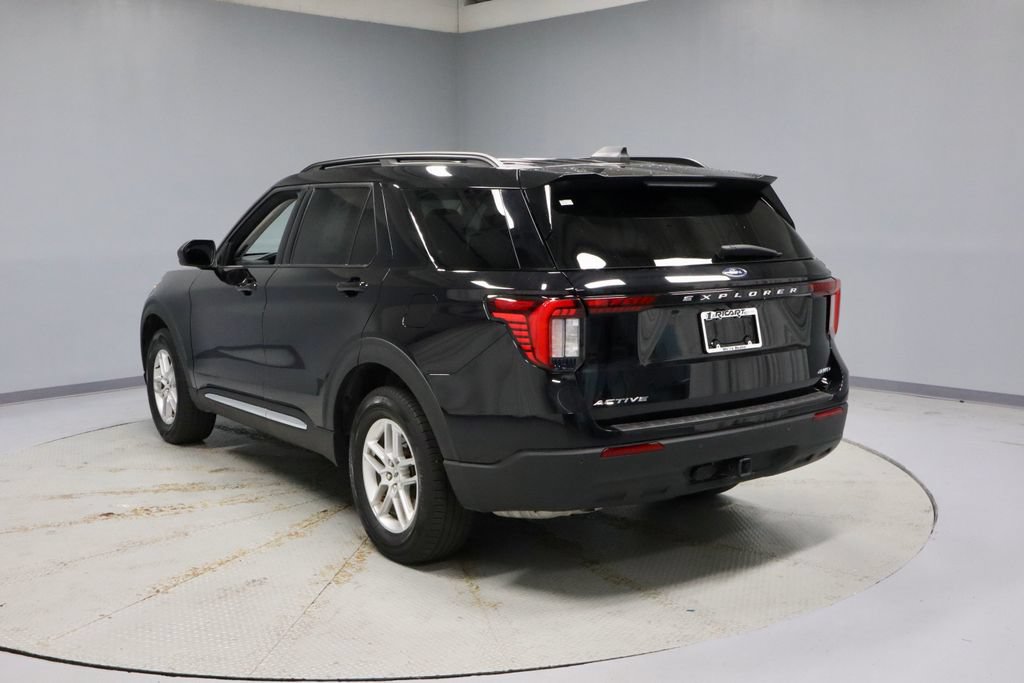 Used 2025 Ford Explorer Active AWD/4WD image 9