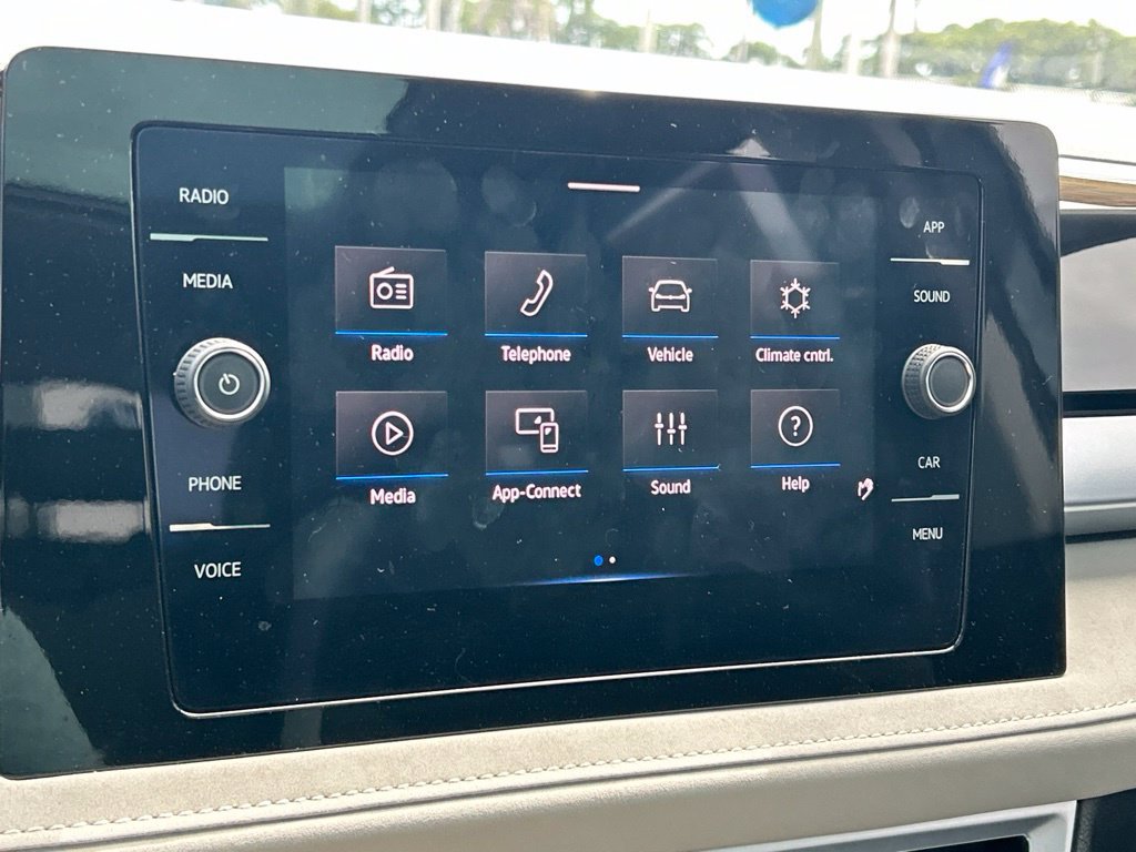 Certified 2025 Volkswagen Taos SE w/ Panoramic Sunroof Package FWD image 33