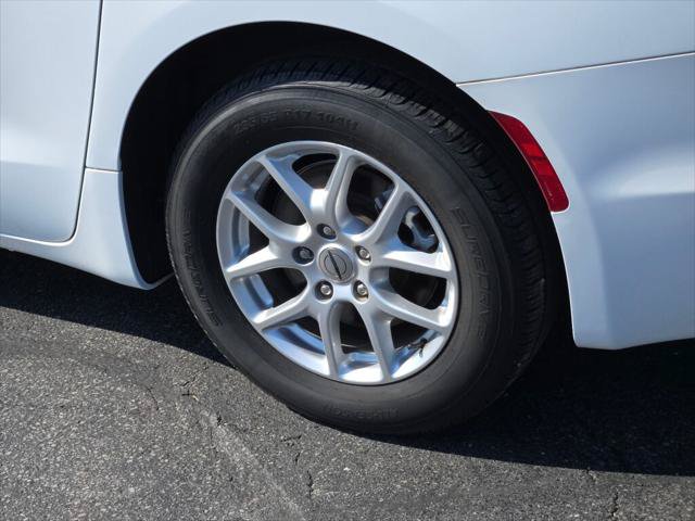 Certified 2023 Chrysler Pacifica Touring-L FWD image 17
