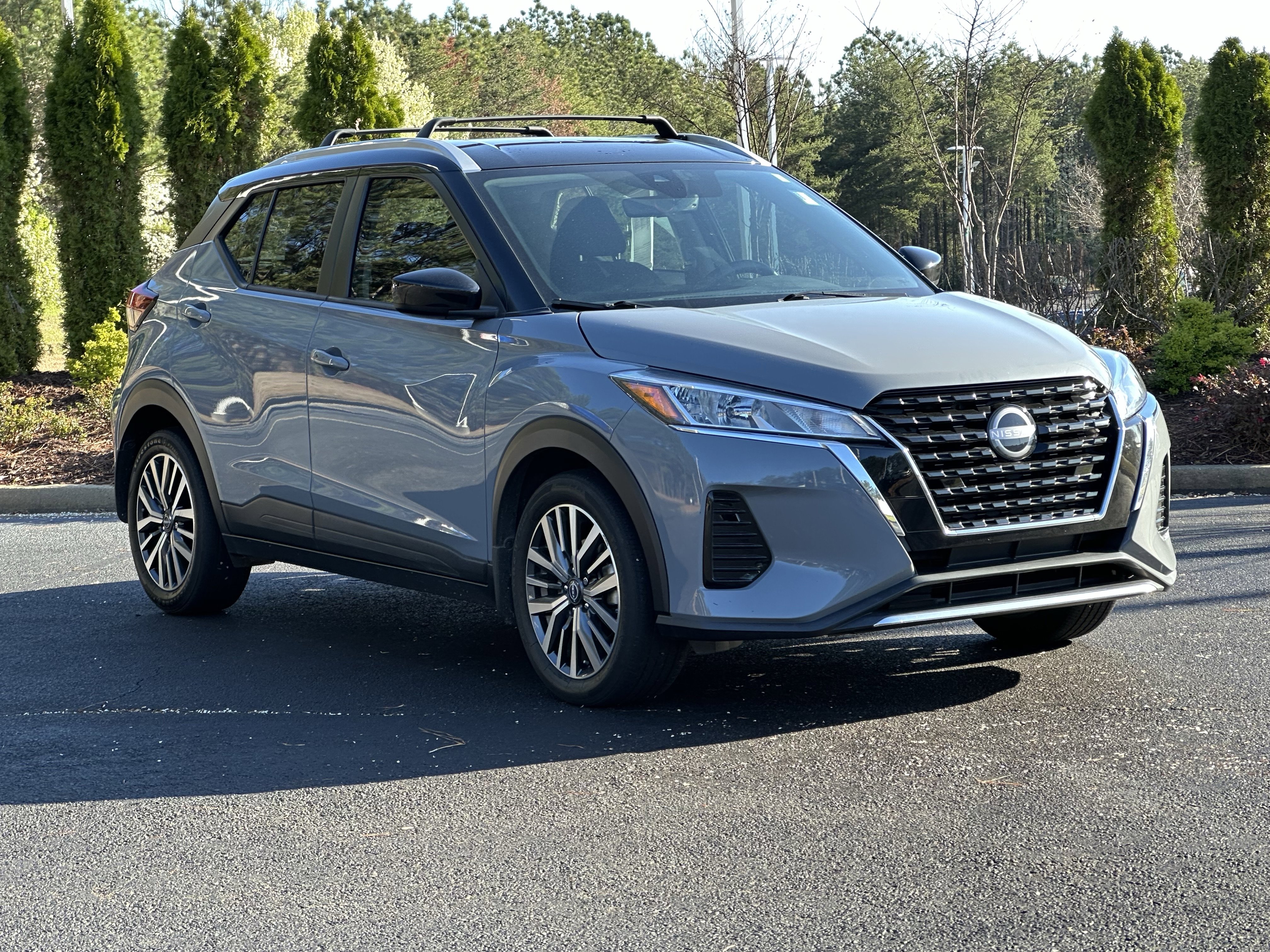 Used 2023 Nissan Kicks SV image 2